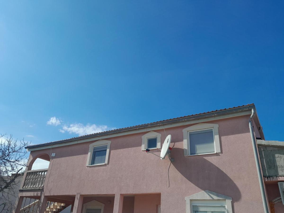 Caliente Apartments Vir A Eksteriør bilde